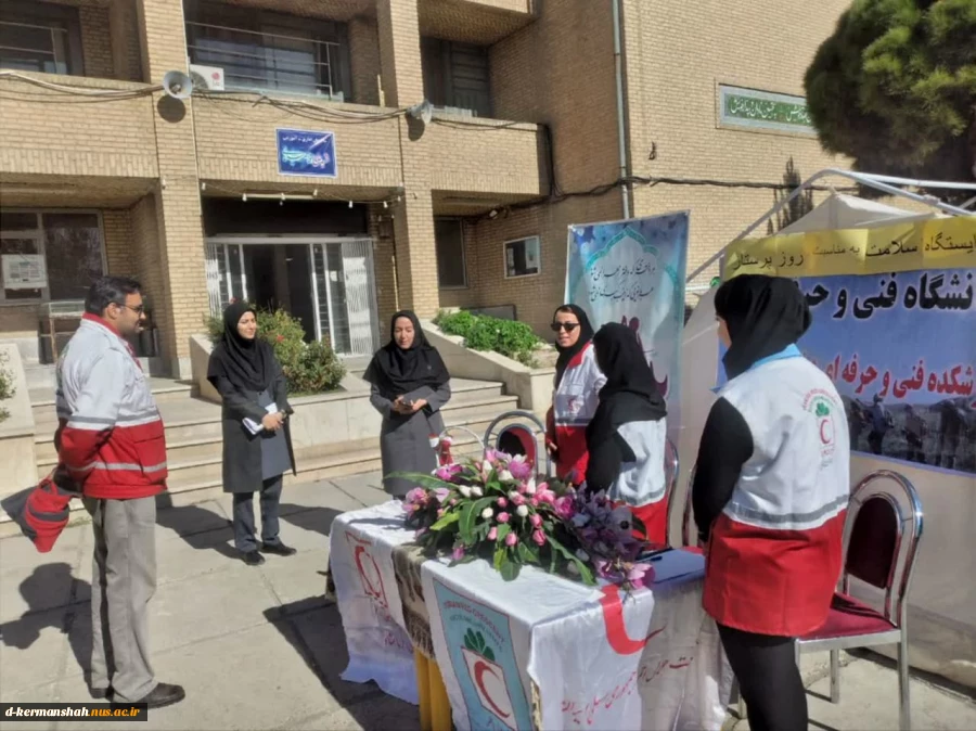 برپایی ایستگاه سلامت به مناسبت روز پرستار در دانشکده فنی دختران 

 6